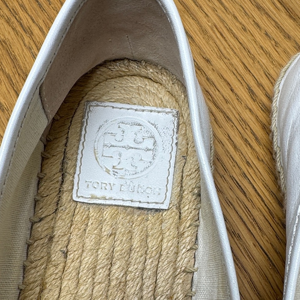 TORY‎ BURCH White Leather Espadrille Flats Perforated Logo Preppy Beach Resort 8 - Picture 3 of 13